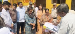 देवरबीजा सेवा सहकारी समिति का निरीक्षण: प्रभारी सचिव शहला निगार ने व्यवस्थाओं का लिया जायजा