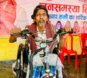 सुशासन तिहार: दिव्यांग केदारी साहू को सिर्फ मोटराइज्ड ट्राइसाइकिल ही नहीं, फिर से काम शुरू करने का भी मिला हौसला