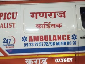 बहुत समय तक लगा रहा जाम  |  यातायात व्यवस्था को लेकर लोग होते रहे परेशान  |  पुलिस और उप मुख्यमंत्री विजय शर्मा को  कोसते नजर आये लोग  |  भीड़ में किसी ने गृहमंत्री को बड़बोला कहा तो किसी ने उसकी काबलियत पर उंगली उठाई  |  मामला उप मुख्यमंत्री एवं गृहमंत्री विजय शर्मा के गृह नगर कवर्धा का  |  बहुत देर तक  फँसी रही महाराष्ट्र की एंबुलेंस  |